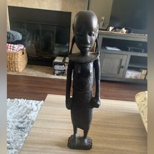 NWOT Beautiful Strong Wood Carved Handmade Figure Tanzanian African Tall Woman